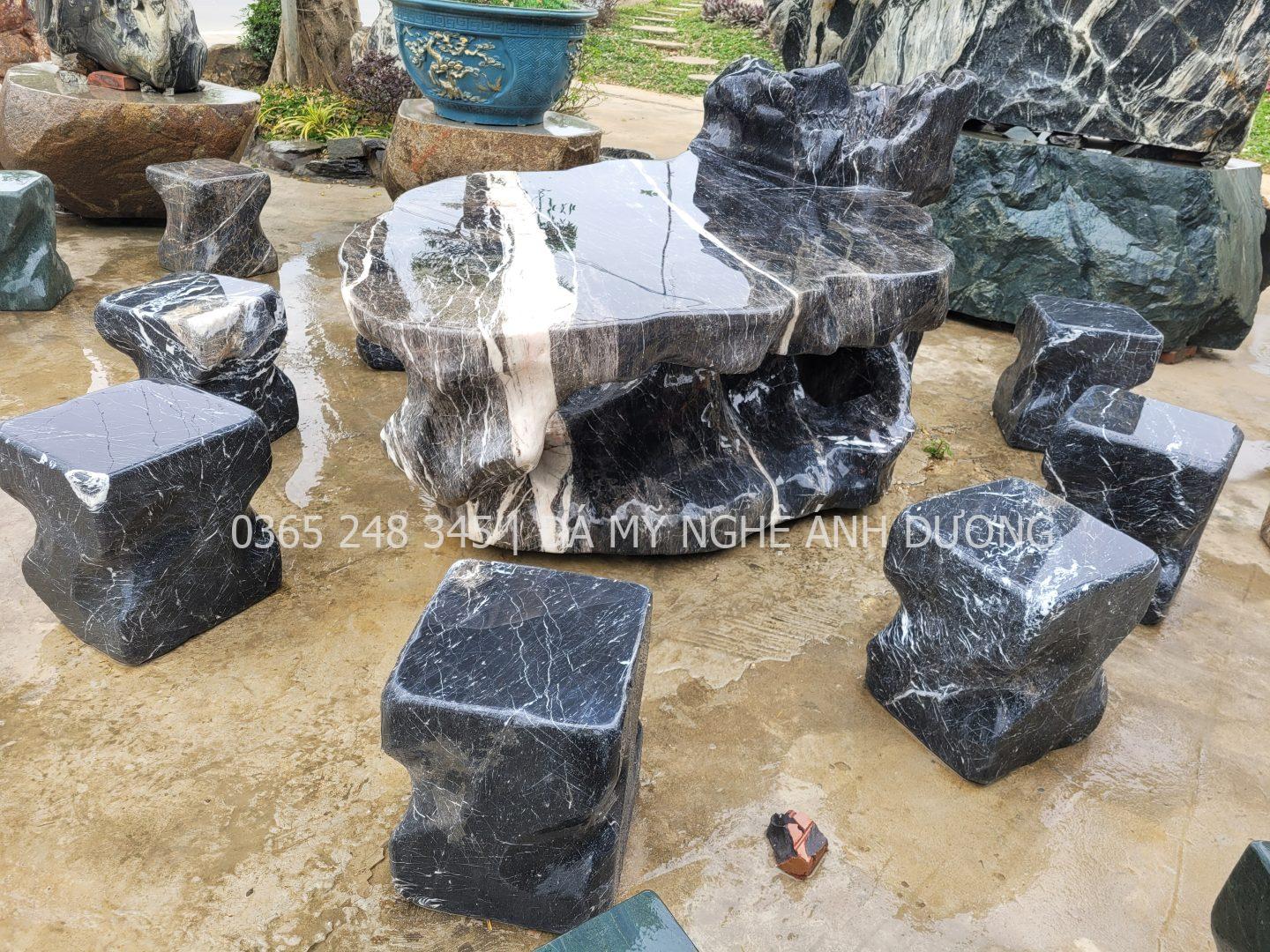 Bàn ghế đá tự nhiên