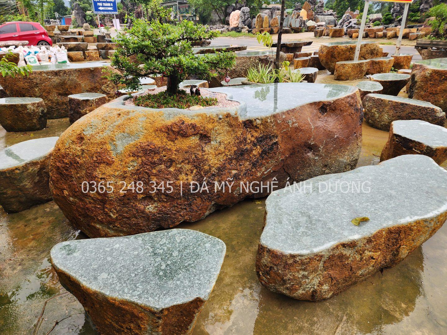 Mẫu bàn ghế đá tự nhiên nguyên khối Hòa Bình