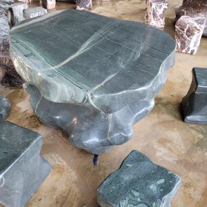bàn ghế đá tự nhiên cuội xanh
