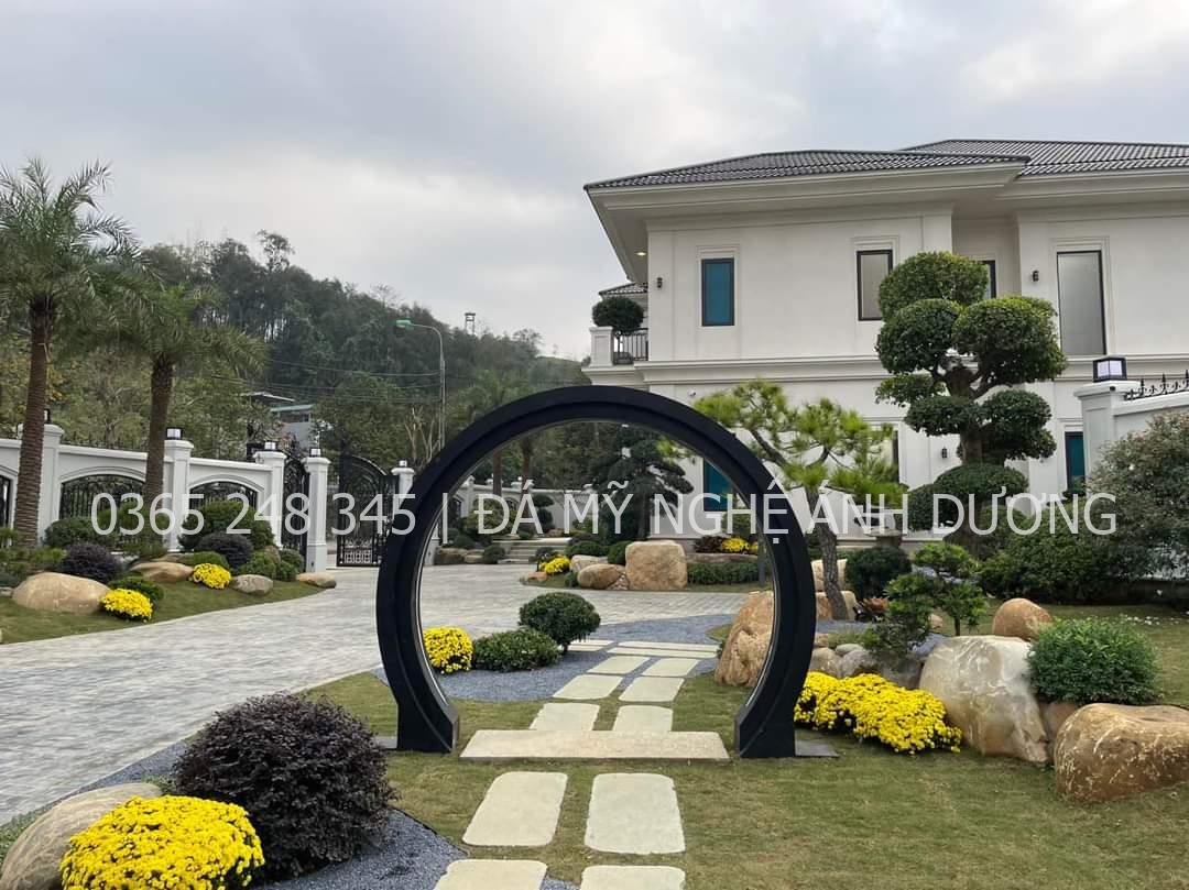 Khoảng sân trước nhà