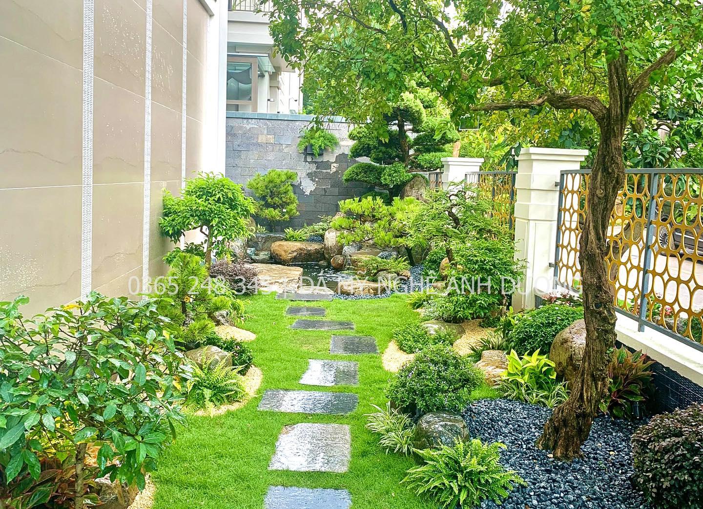 Mẫu thiết kế cho sân vườn nhỏ đẹp có lối đi và phụ kiện trang trí