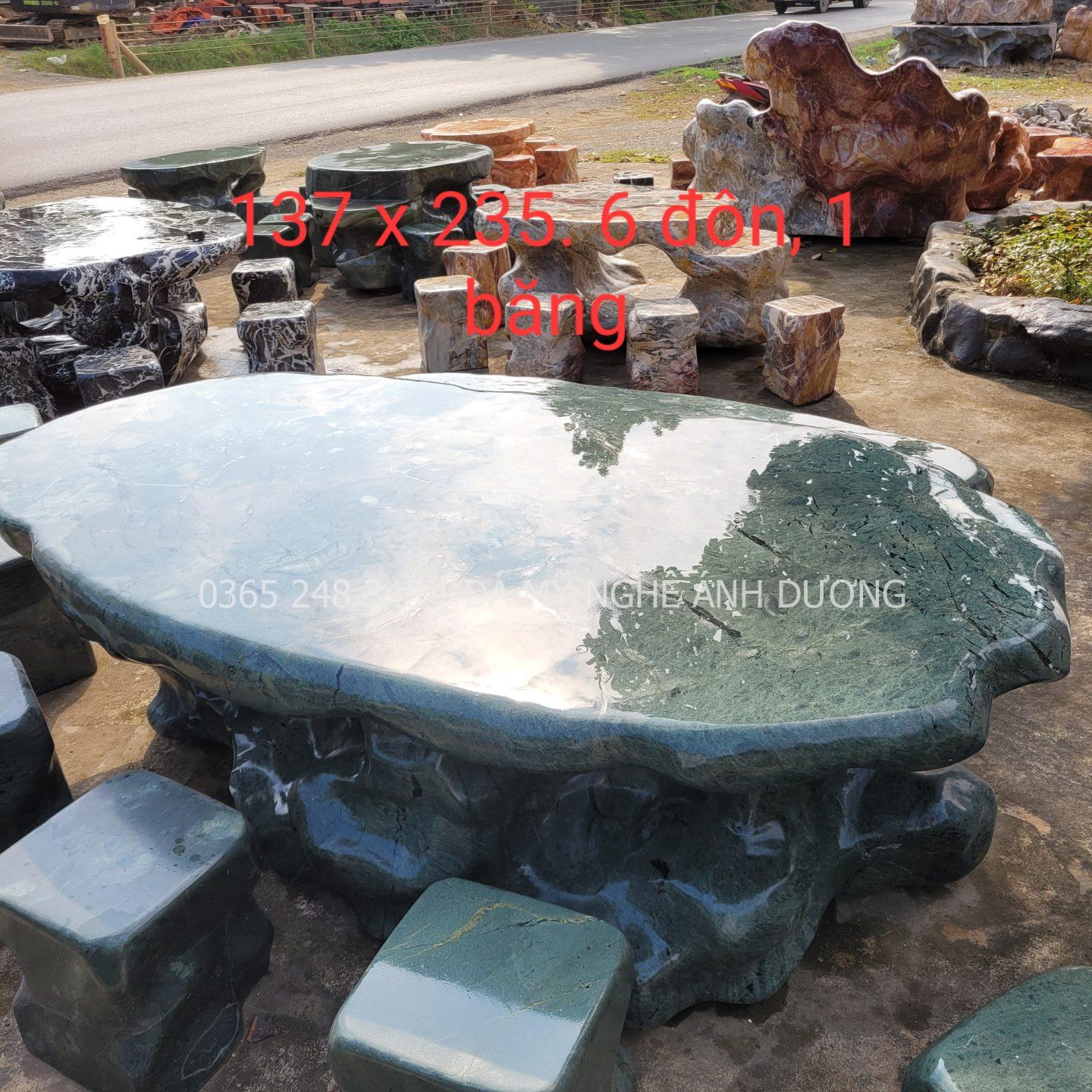 Bàn đá tự nhiên Bình Dương