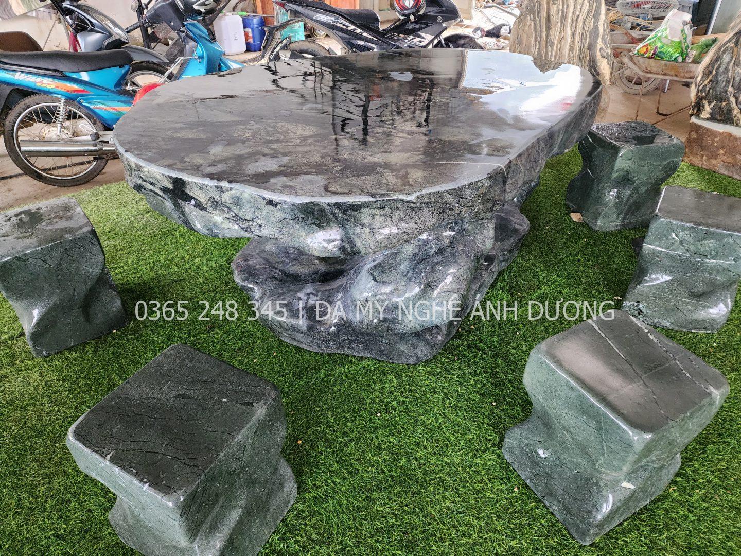 Bàn ghế đá Phú Yên