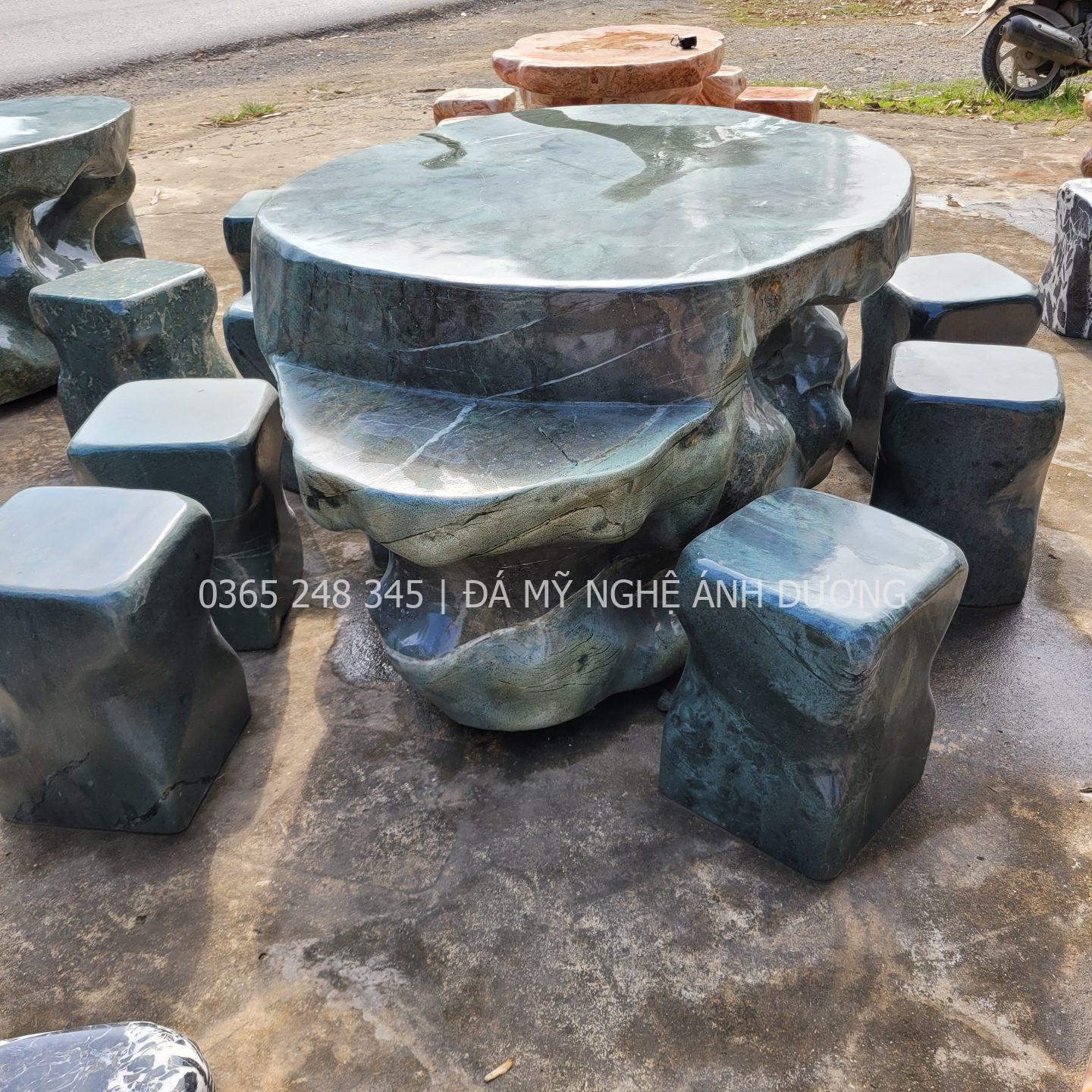 Bàn ghế đá tự nhiên Bình Dương