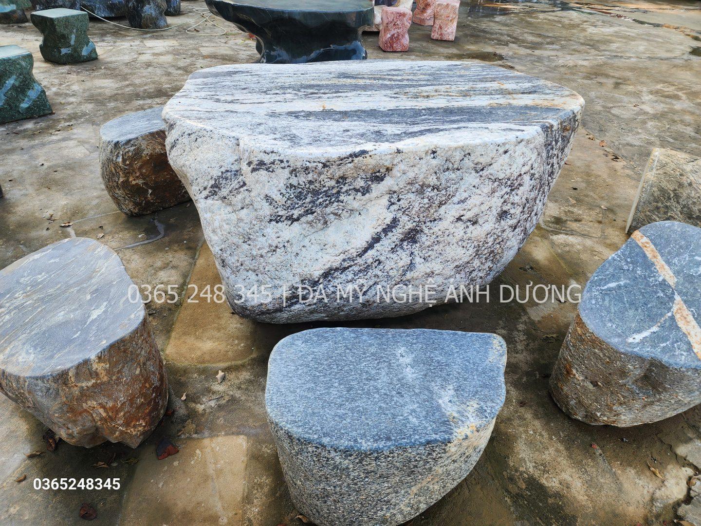Bàn ghế đá tự nhiên nguyên khối Phú Thọ