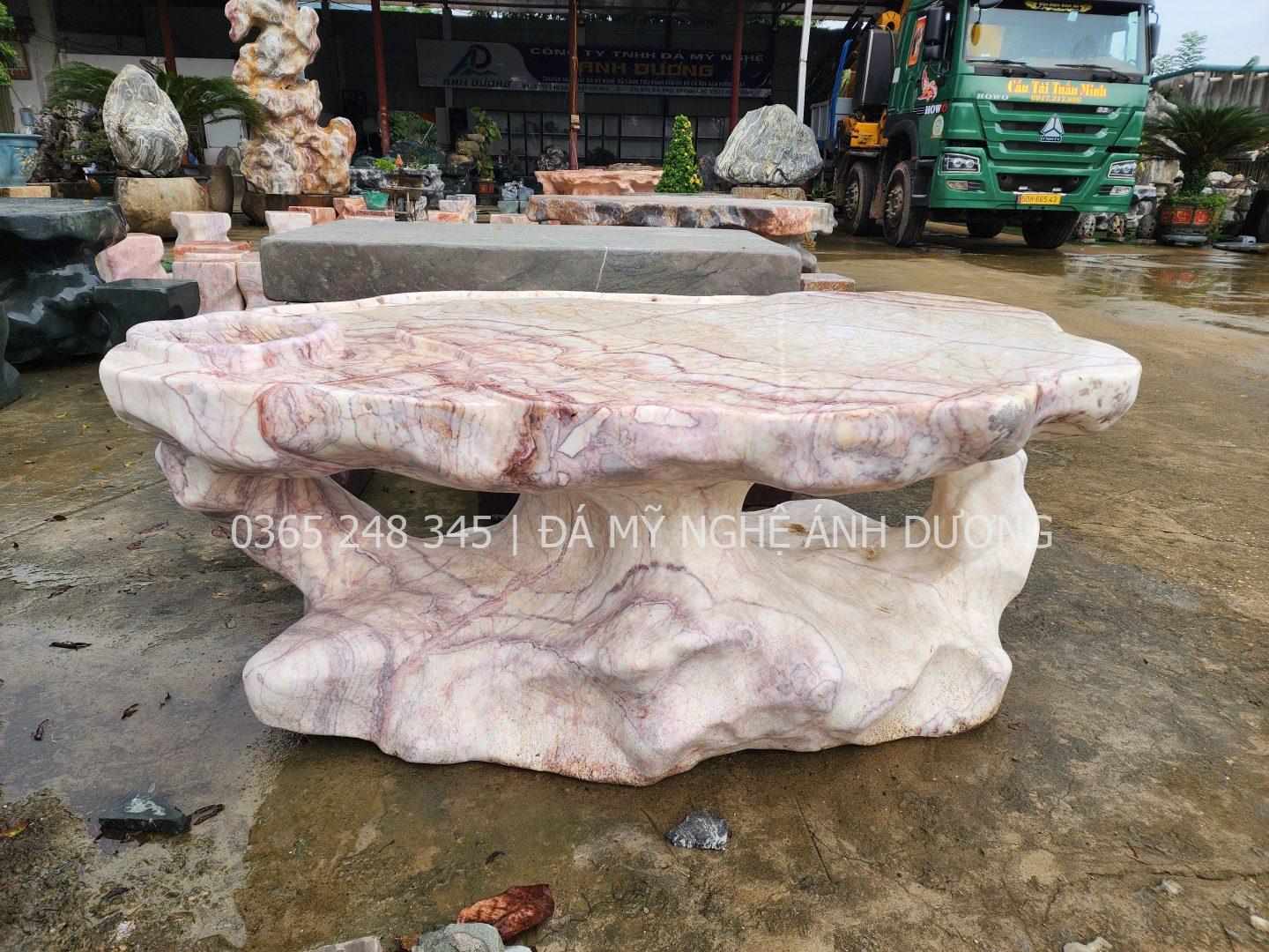 Bàn ghế đá tự nhiên nguyên khối Phú Yên