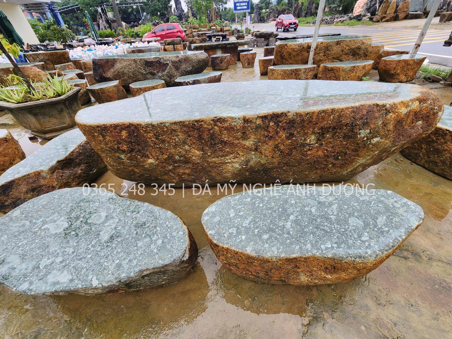 Bàn ghế đá tự nhiên nguyên khối Quảng Ninh