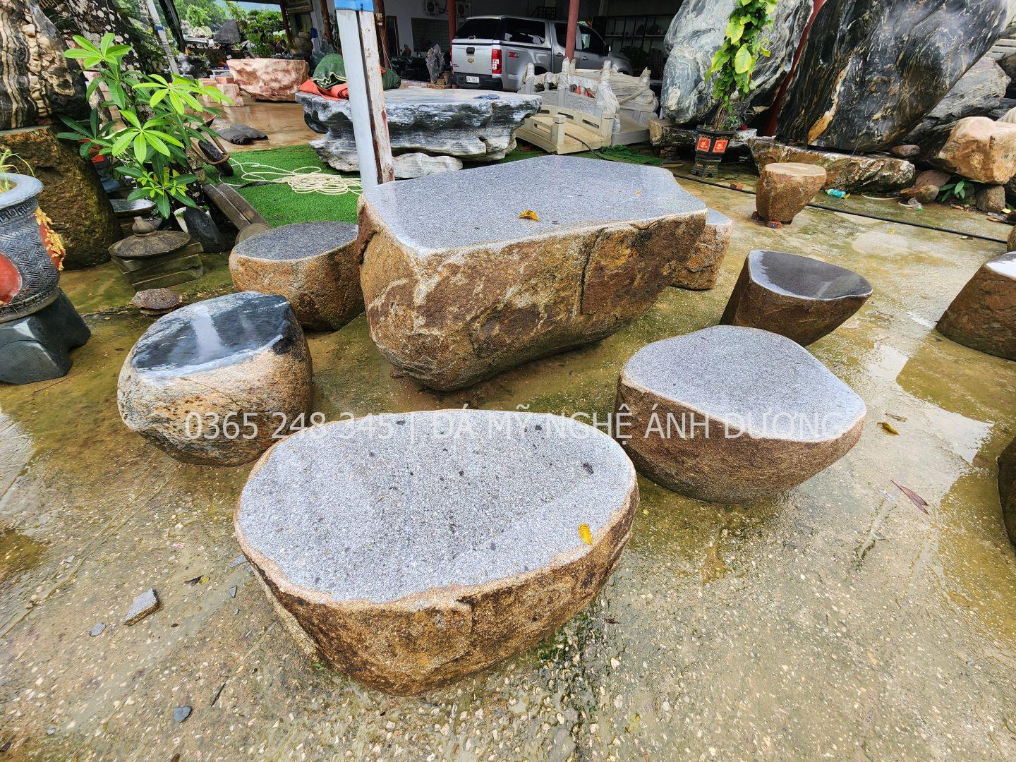 Bàn ghế đá tự nhiên nguyên khối Tây Ninh