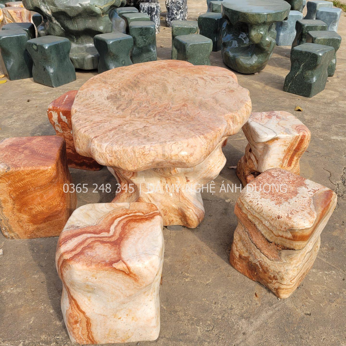 Ghế đá làm bằng gì