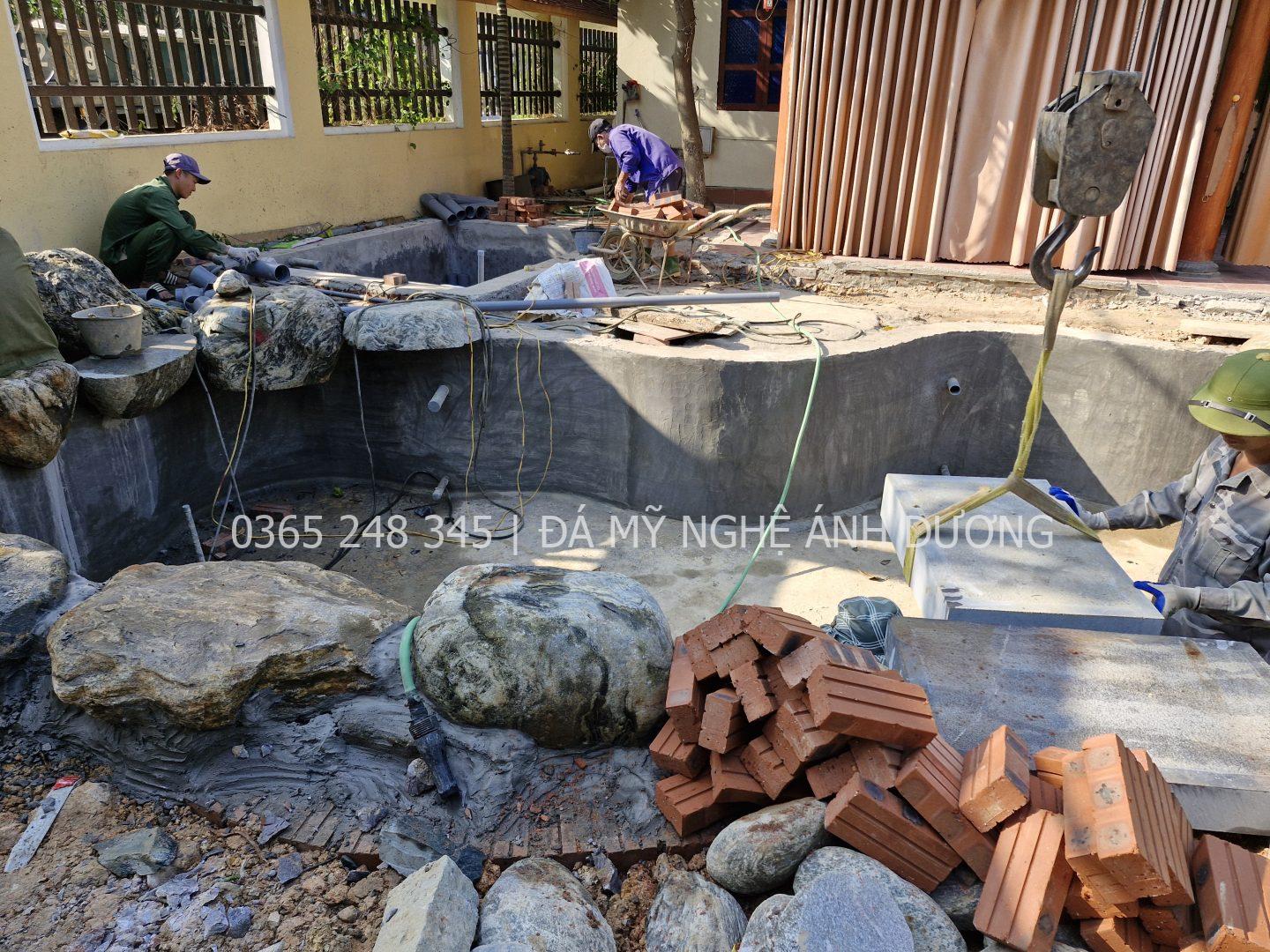 Đá cuội vân mây bo góc hồ koi