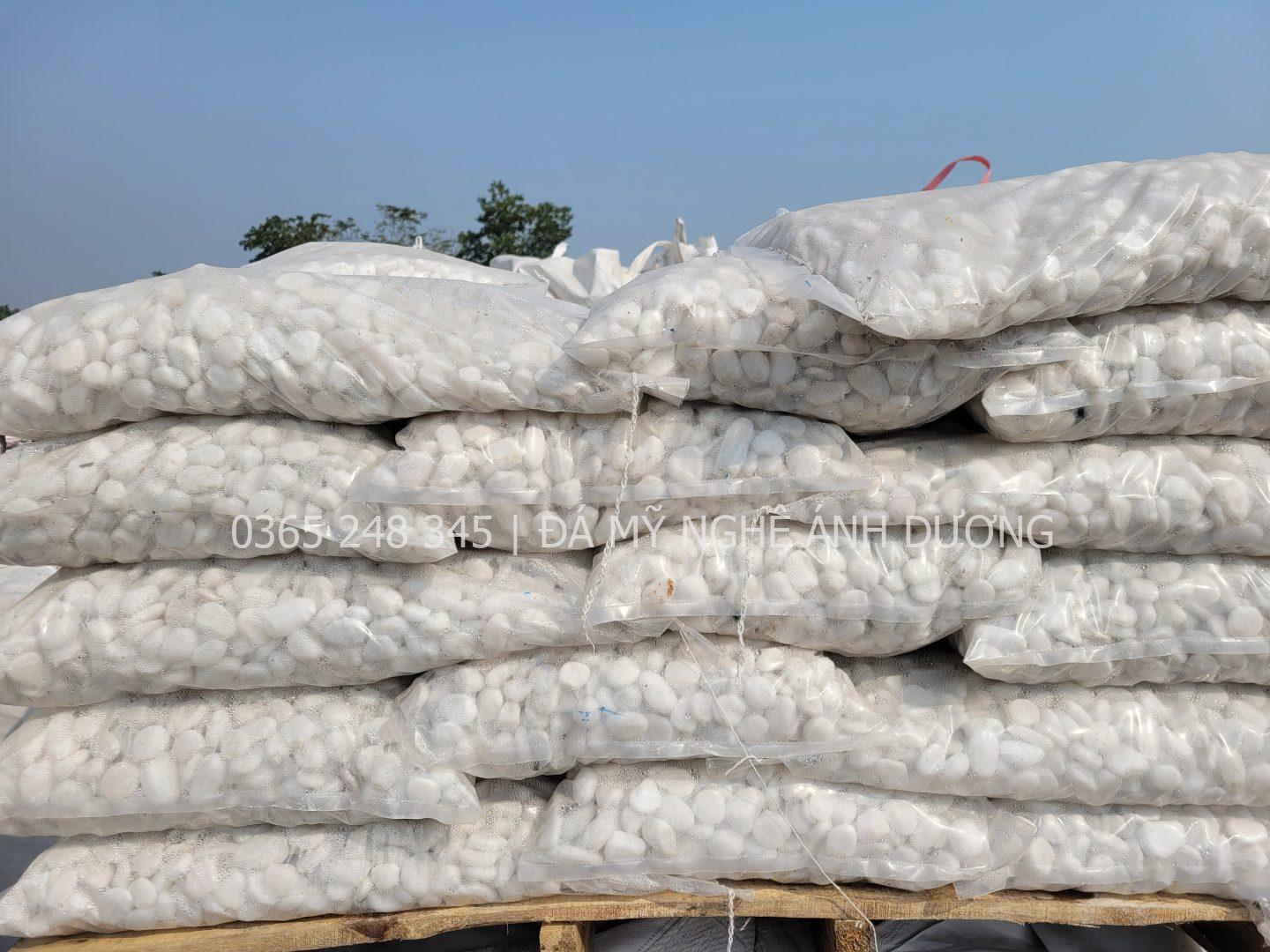 Mua sỏi trắng trang trí sân vườn