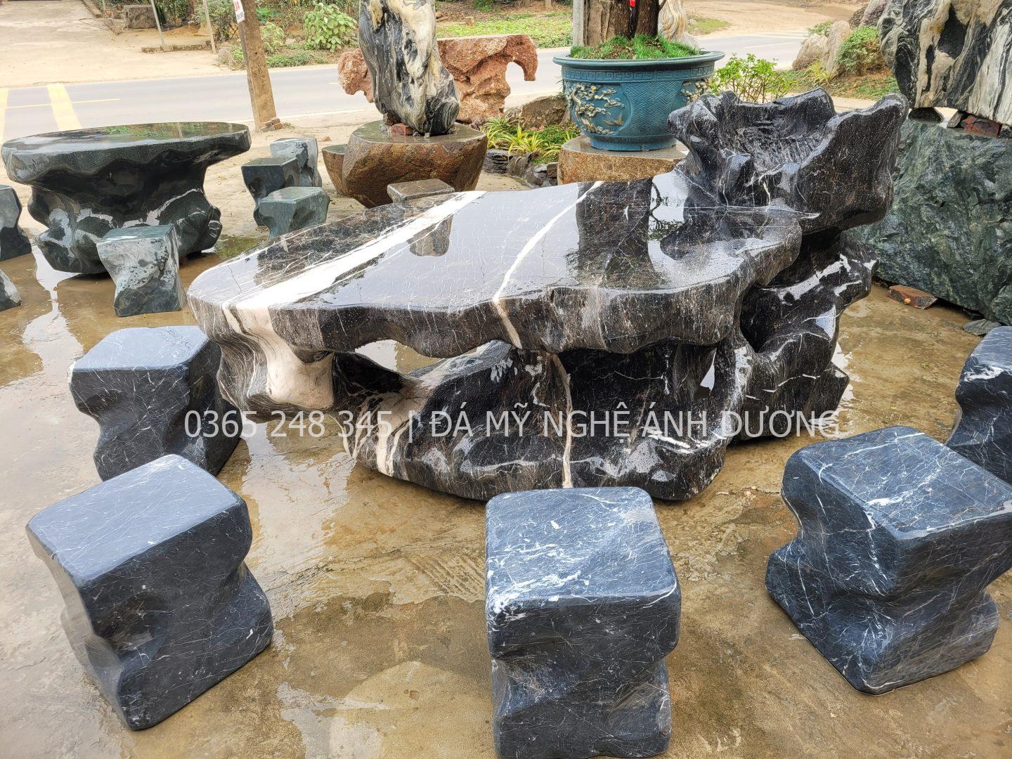 Bàn ghế đá đen chỉ trắng